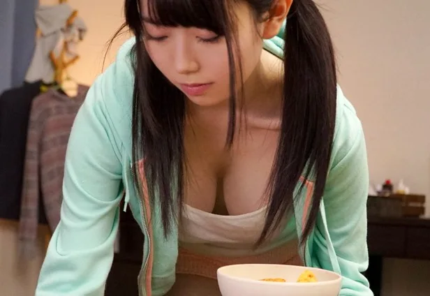 Em gái tôi không thích mặc áo ngực